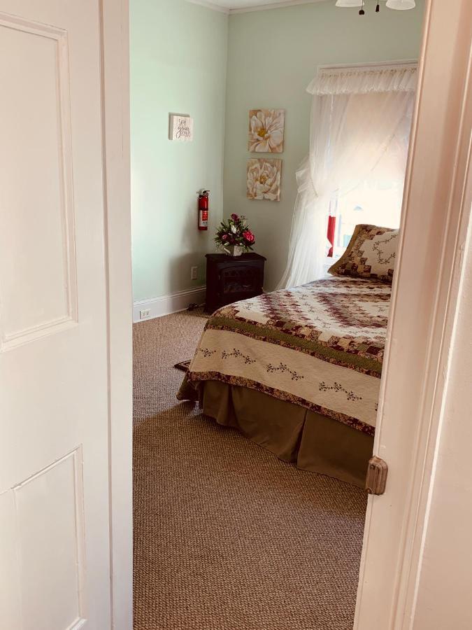 Conneaut Centennial Inn Bed & Breakfast מראה חיצוני תמונה